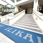 Ilikai Apt 2127 - Spacious Studio With Spectacular Ocean & Harbor Views